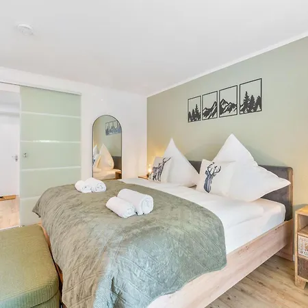 H5 303, Kingsize Bett, Netflix, Balkon, Pool